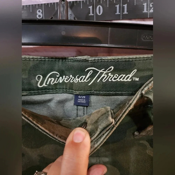 Universal Thread Camo Pants Sz 6/28 - Picture 4 of 5